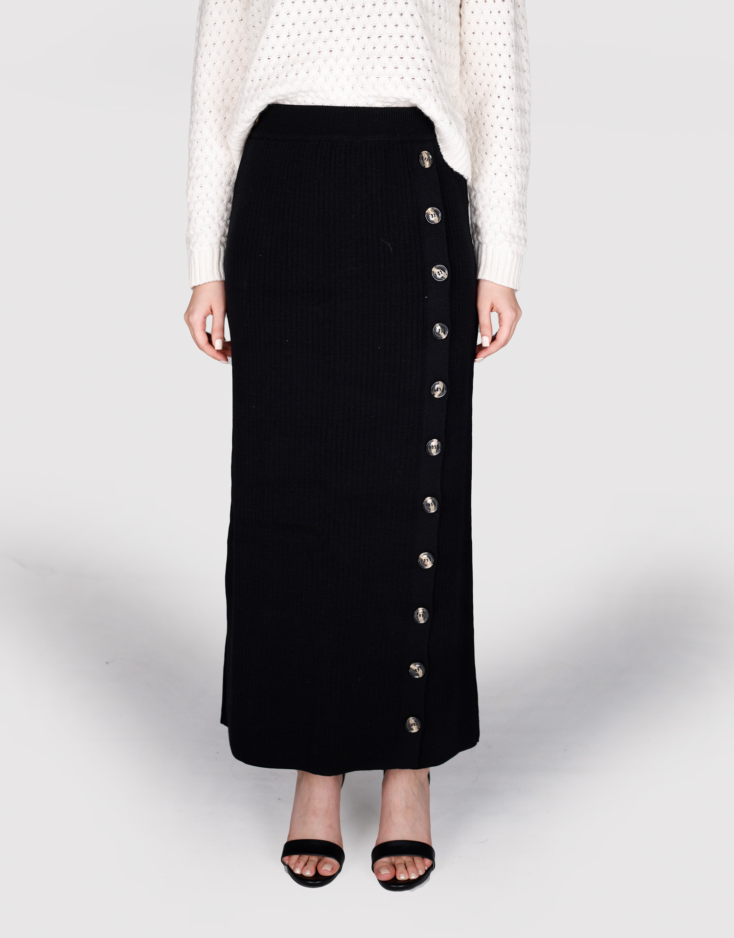 دامن کنار دکمه مشکی