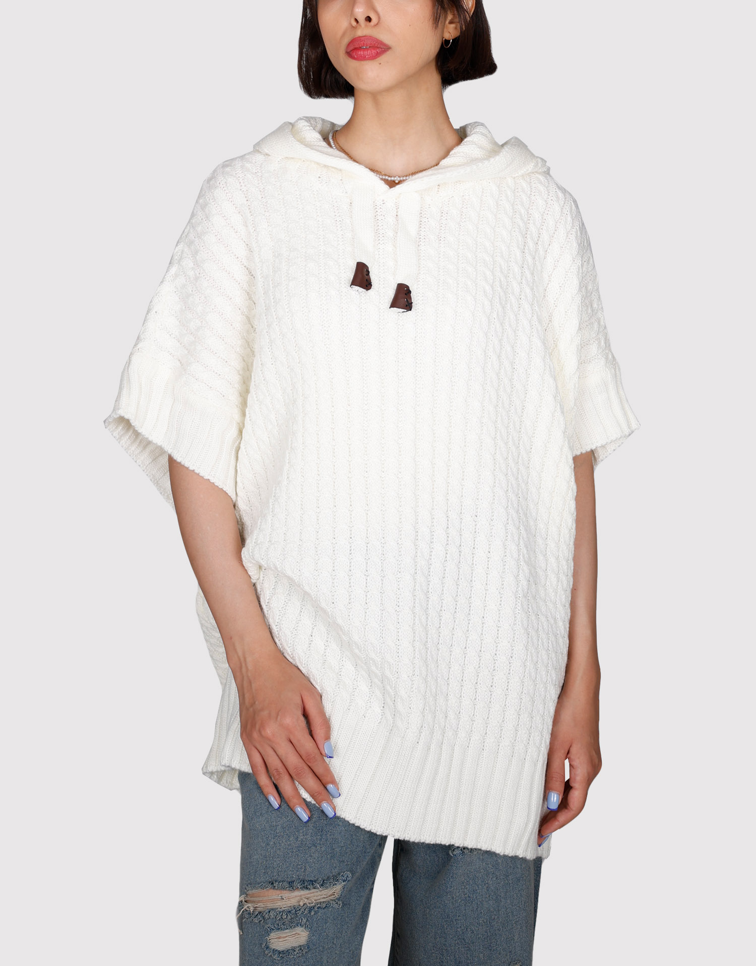 پانچو کلاهدار سفید