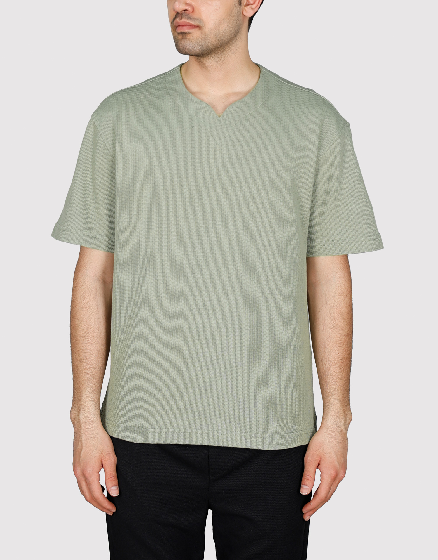 تیشرت یقه کوبایی میخی