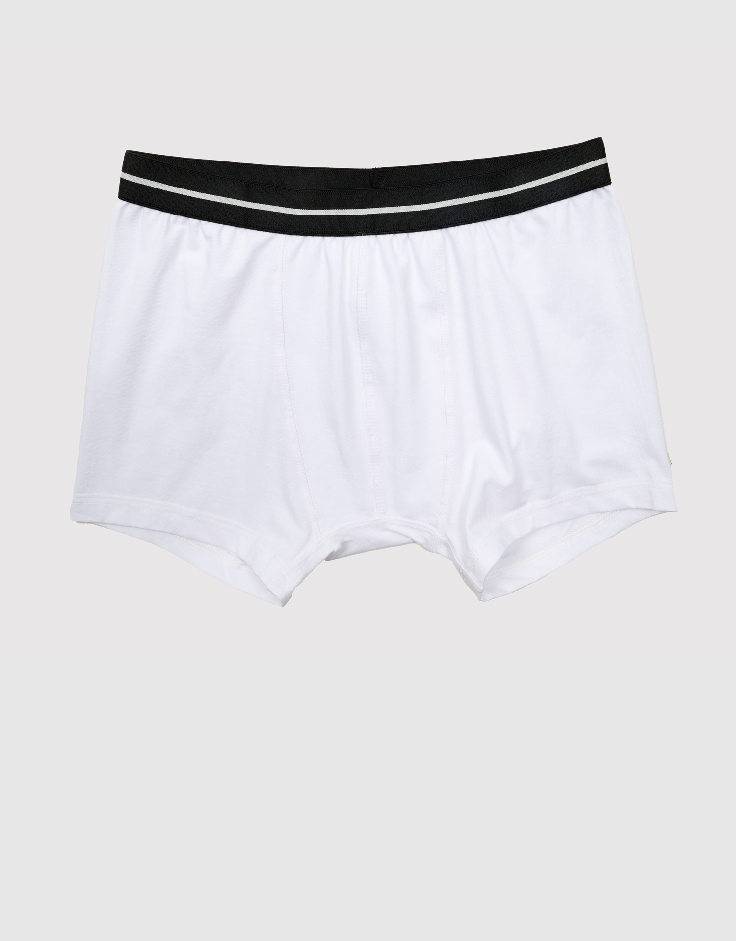 شورت نیم پا سفید