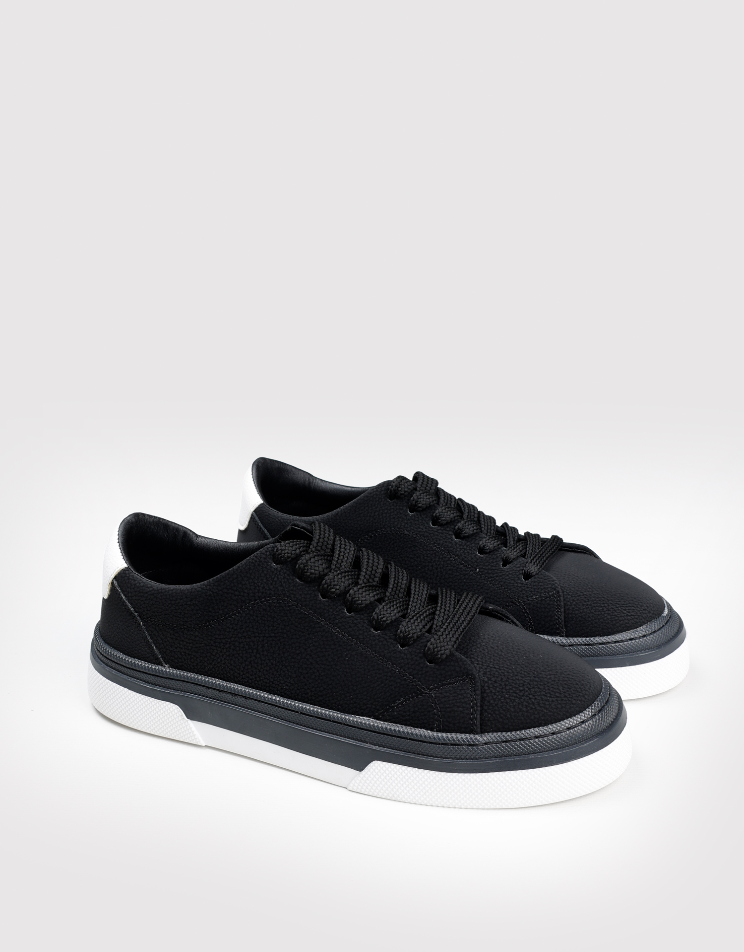 کتانی مشکی زیره سفید