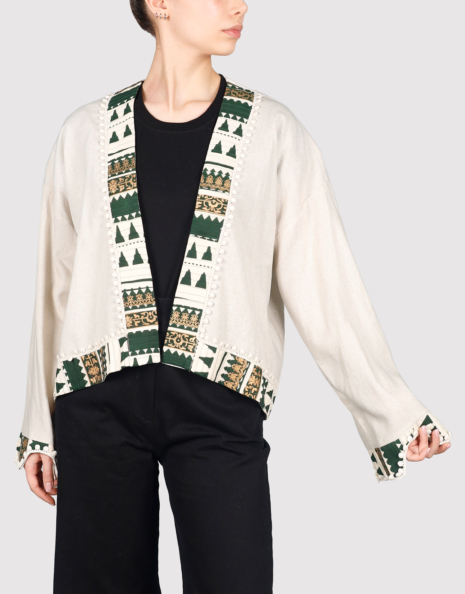 کت کوتاه حاشیه دار