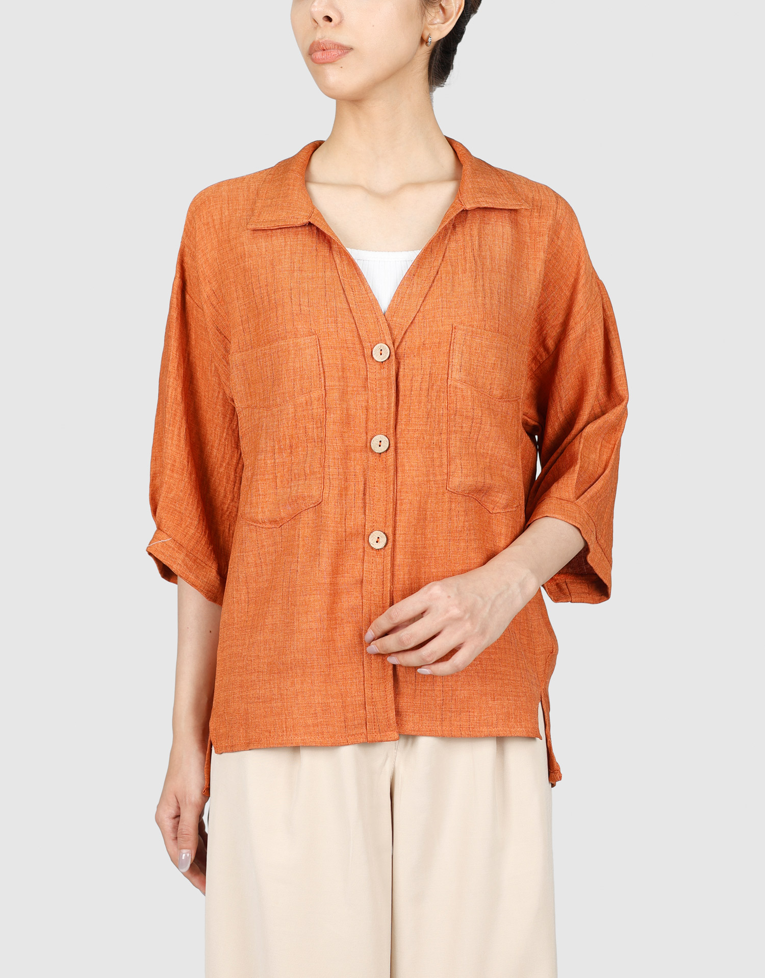 شومیز تک جیب دکمه چوبی