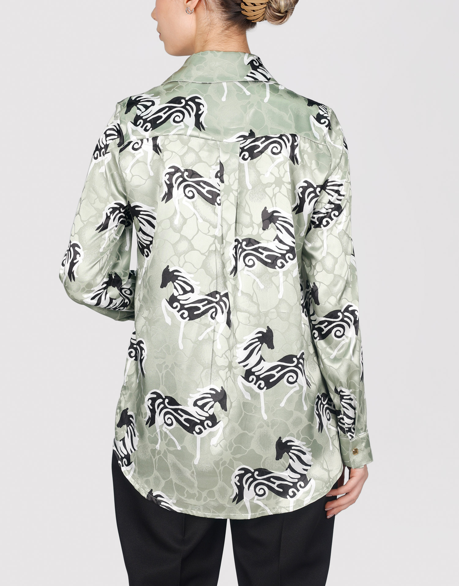 شومیز پشت پیلی دار