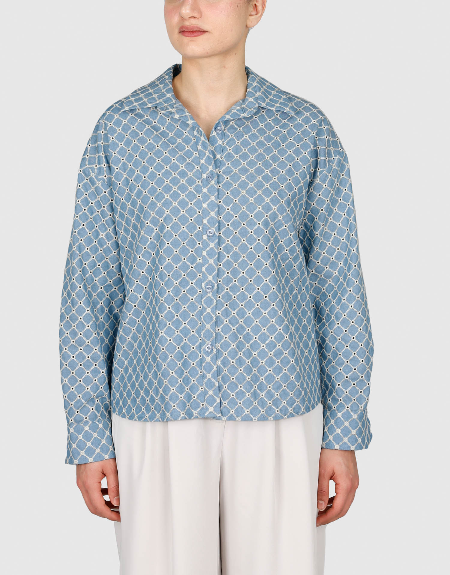 شومیز گلدوزی آبی روشن