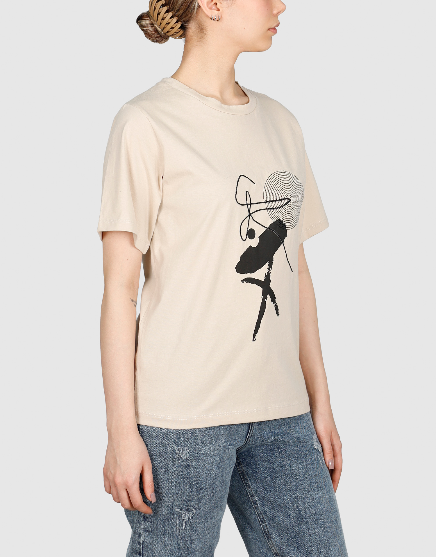 تیشرت گلدوزی دایره خط کرم