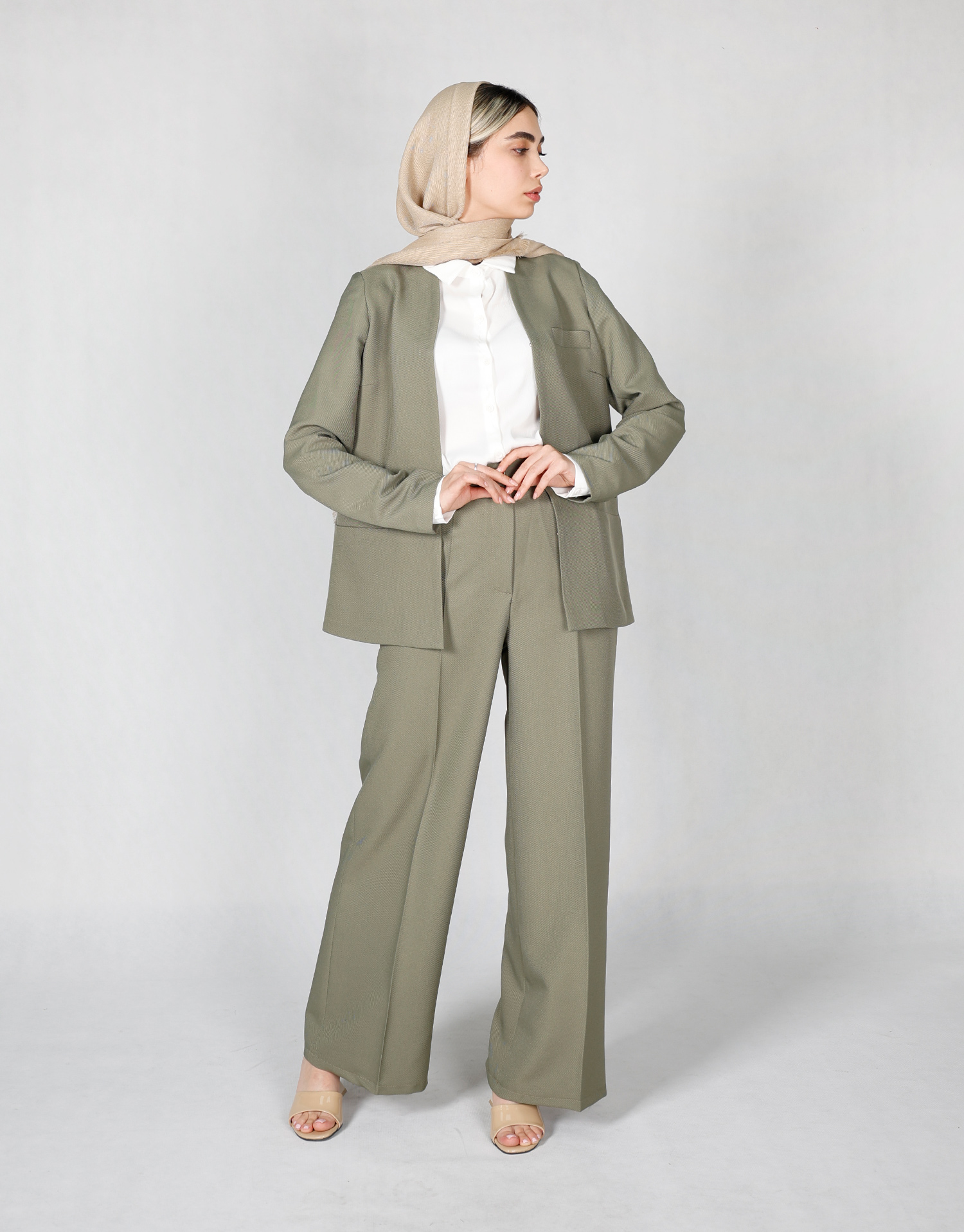 کت و شلوار یقه هفت قزن دار