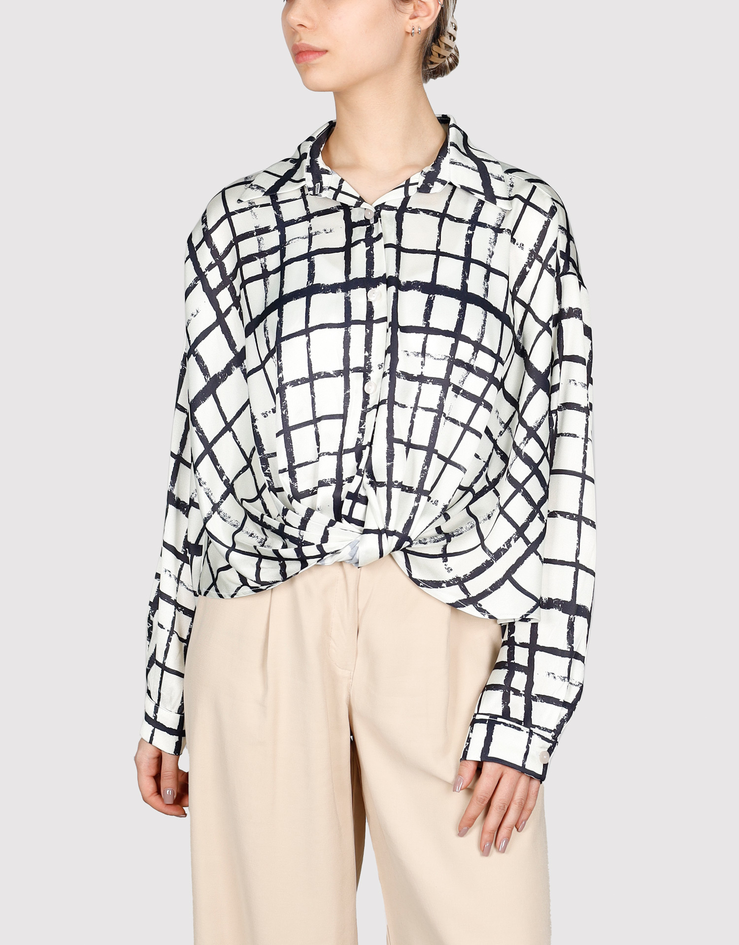 شومیز جلو گره سفید مشکی